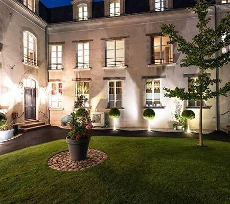 A Cote De La Place Du Pilori Angers Exteriör bild