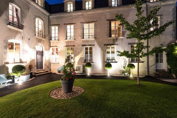 A Cote De La Place Du Pilori Angers Exteriör bild